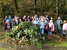 children remove invasive plants from Oxbow